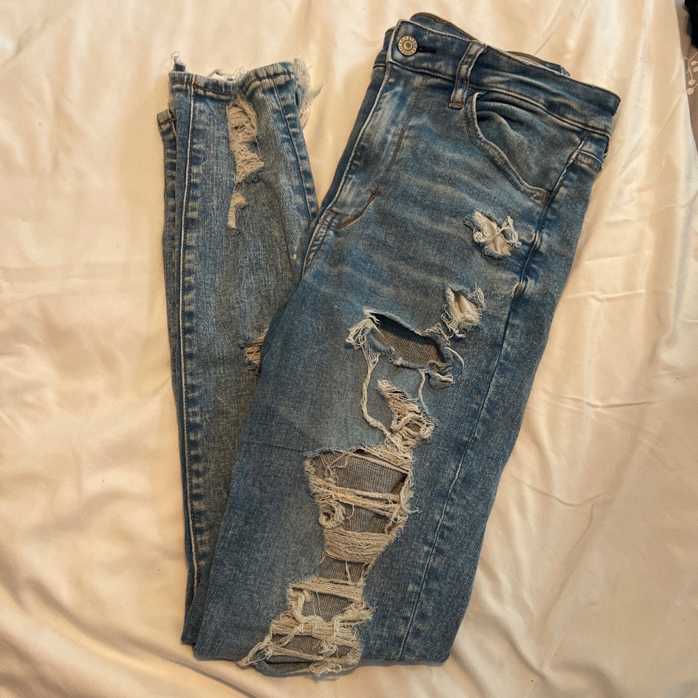 American Eagle Distressed Jeans Size 8 Medium Wash EUC